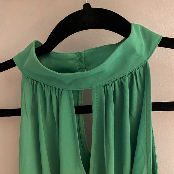 The LIMITED SLEEVELESS GREEN BLOUSE SIZE XL. EXCELLENT CONDITION! BEAUTIFUL!! - Picture 3 of 3